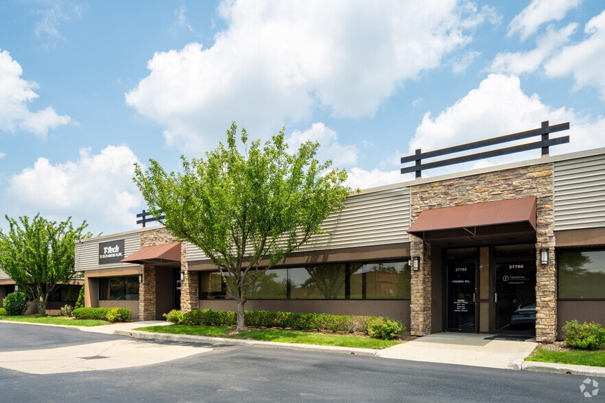 27650-27652 Franklin Rd, Southfield, MI for lease - Building Photo - Image 1 of 44