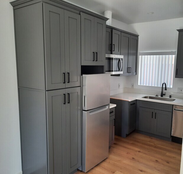 515 W 3rd St, Long Beach, CA à vendre - Photo du bâtiment - Image 2 de 3
