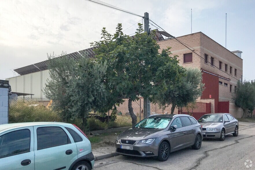 Calle del Uranio, 10, San Martín de la Vega, Madrid à louer - Photo du bâtiment - Image 3 de 3