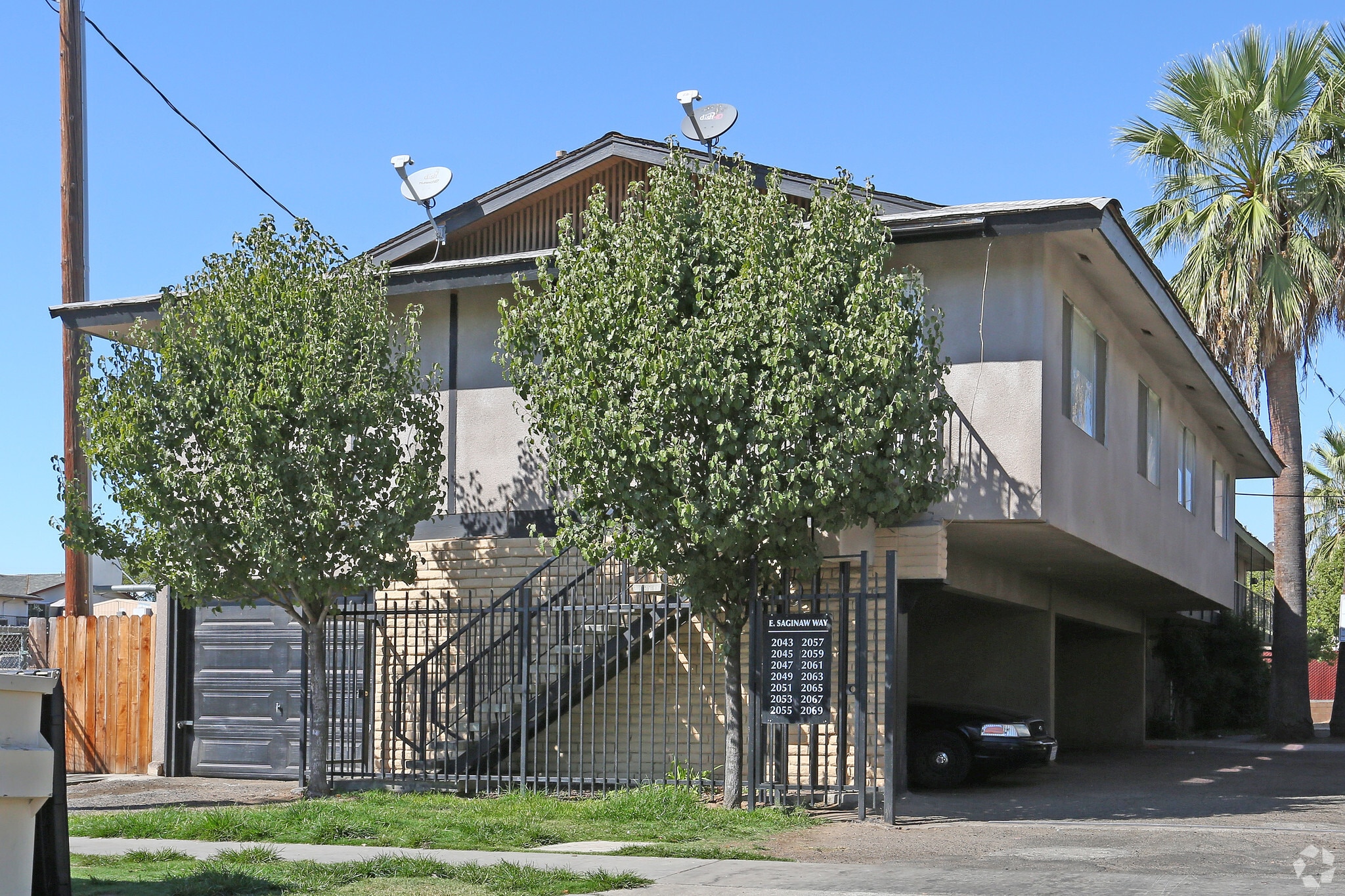 2041-2069 E Saginaw Way, Fresno, CA for sale Primary Photo- Image 1 of 18