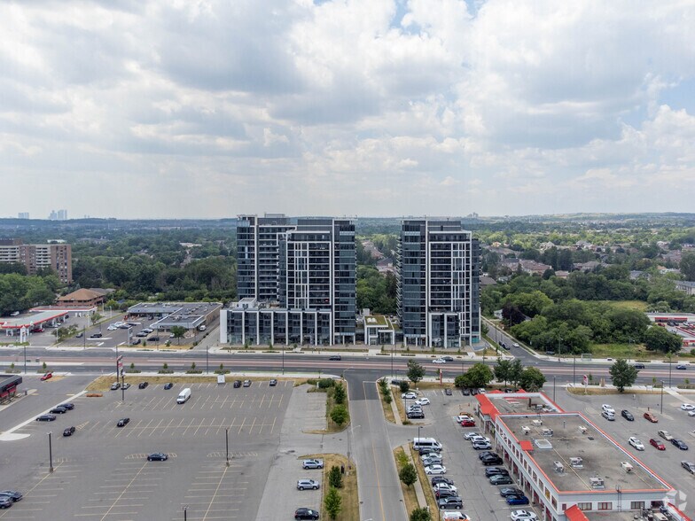 9610-9612 Yonge St, Richmond Hill, ON à vendre - Aérien - Image 3 de 7