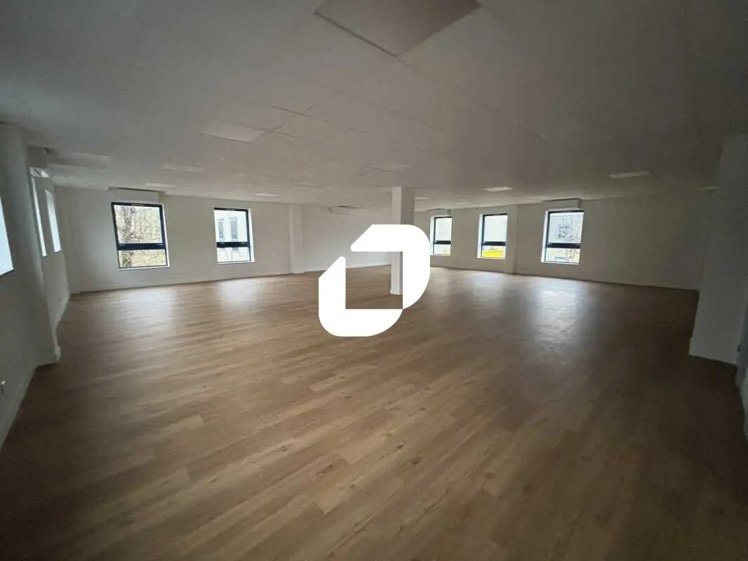 Office in Ris-Orangis for lease Interior Photo- Image 1 of 26