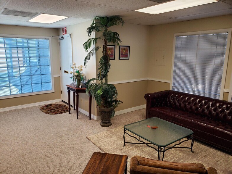 12777 Valley View St, Garden Grove, CA for lease - Interior Photo - Image 3 of 11
