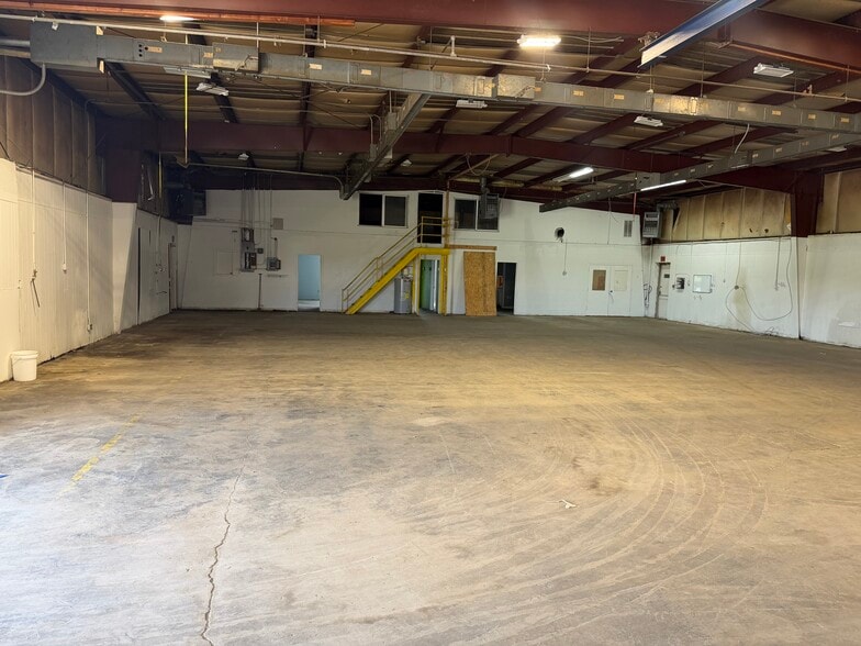 490 E Church St, Lewisburg, TN for lease - Interior Photo - Image 3 of 16
