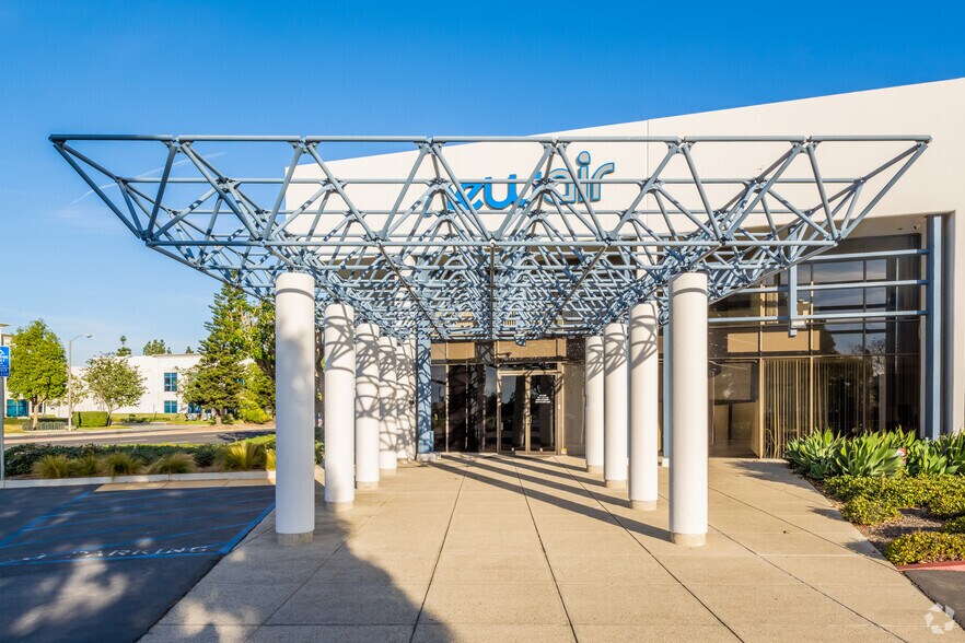 6600-6780 Katella Ave, Cypress, CA à louer - Photo du bâtiment - Image 2 de 12