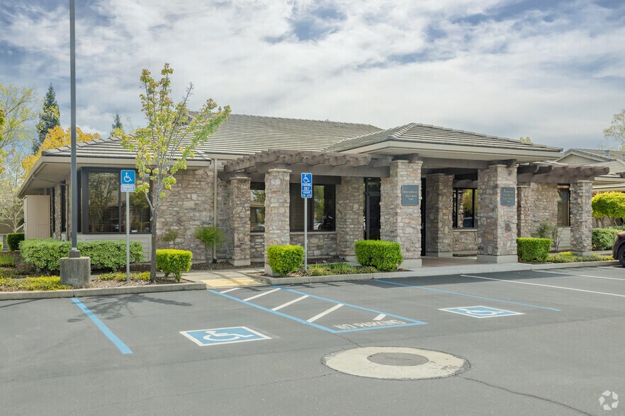 1737 Creekside Dr, Folsom, CA for lease - Primary Photo - Image 1 of 11