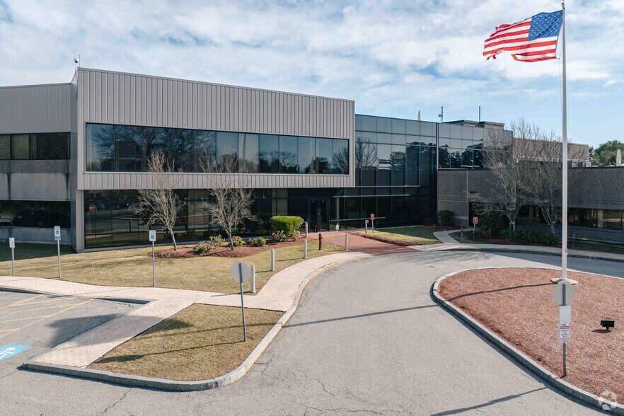 1100 Technology Park Dr, Billerica, MA à louer - Photo principale - Image 1 de 9