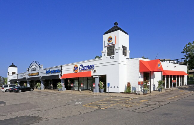 Plus de détails pour 530 W 79th St W, Chanhassen, MN - Commerce de détail à louer