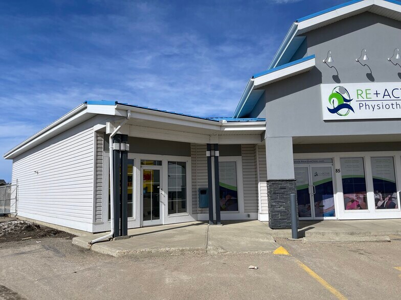 85 Hewlett Park Landng, Sylvan Lake, AB for lease - Building Photo - Image 2 of 5