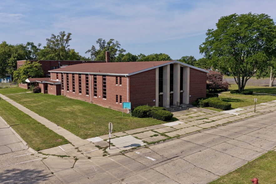 26123 McDonald St, Dearborn Heights, MI for lease - Building Photo - Image 2 of 32