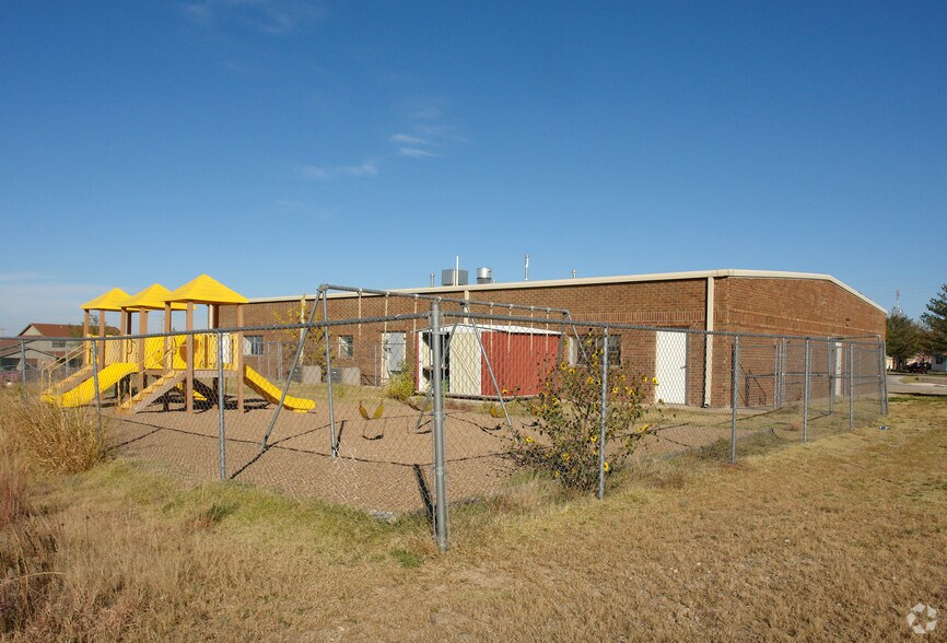 502 NE Flower Mound Rd, Lawton, OK à vendre - Photo du bâtiment - Image 2 de 2