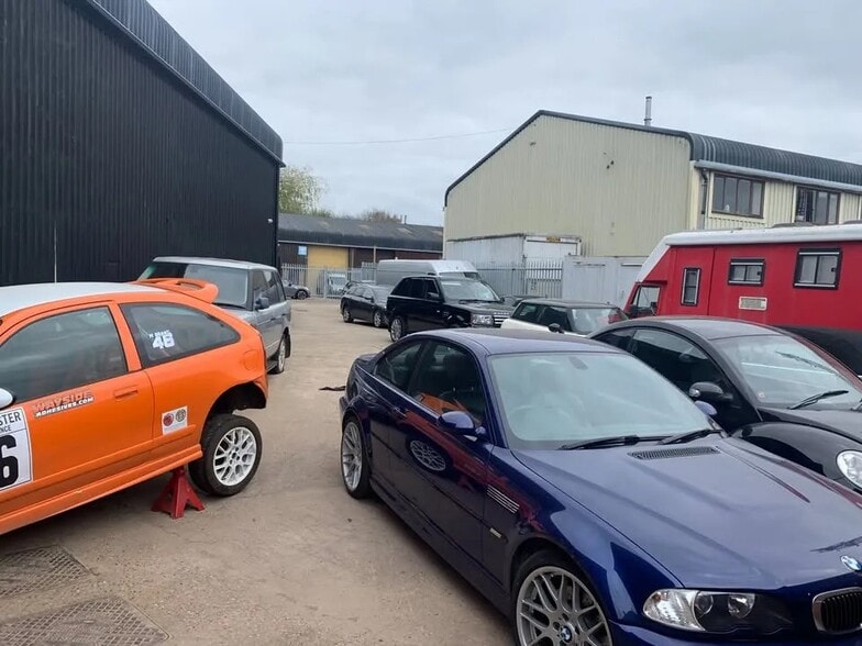 57 Broton Dr, Halstead for sale - Building Photo - Image 1 of 5