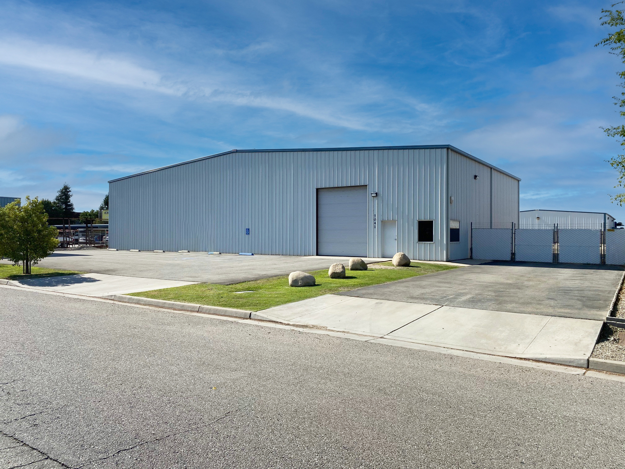 7041 Meany Ave, Bakersfield, CA à vendre Photo du bâtiment- Image 1 de 1