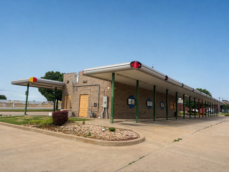 1919 S Memorial Dr, Tulsa, OK à louer - Photo du bâtiment - Image 3 de 7