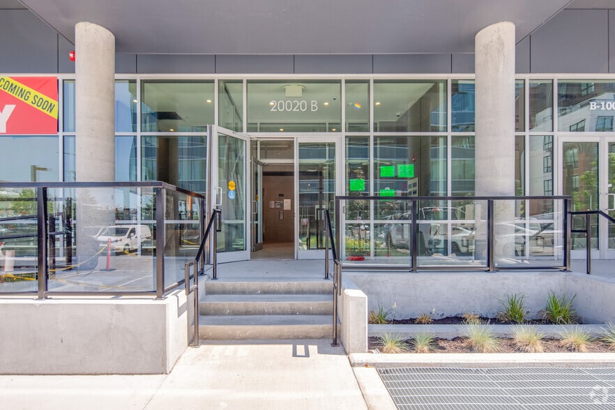 20020B 84 Av, Langley, BC à vendre - Photo du bâtiment - Image 3 de 11