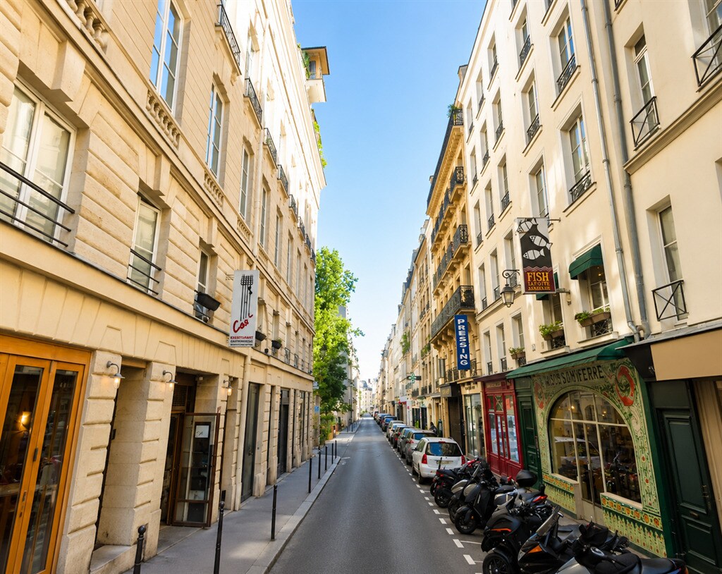 Retail in Paris for lease Building Photo- Image 1 of 3