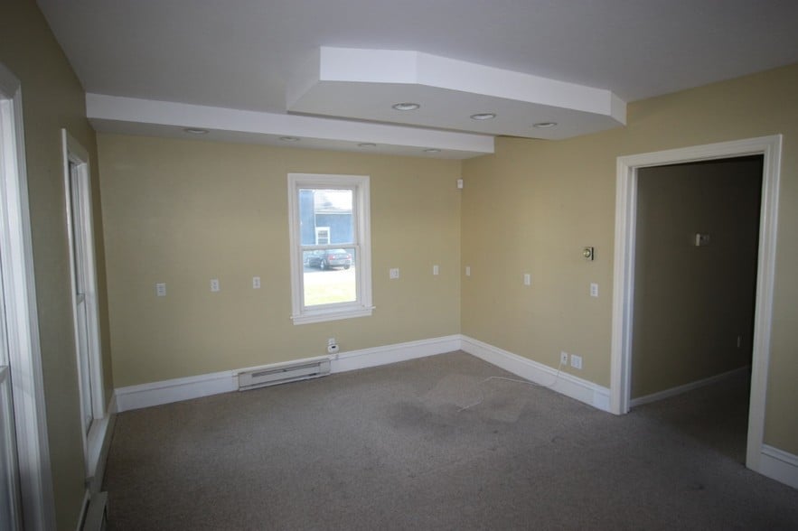 8 N Main St, Pittsford, NY for lease - Interior Photo - Image 2 of 19