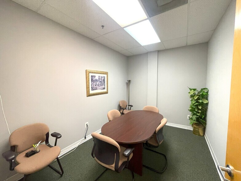 2091 Springdale Rd, Cherry Hill, NJ à louer - Photo du bâtiment - Image 2 de 9