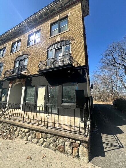 1468-1472 Baldwin St, Waterbury, CT à vendre - Photo du bâtiment - Image 3 de 17