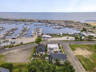 Plus de détails pour 23 Bayview Ave, Bay Shore, NY - Vente au détail à vendre