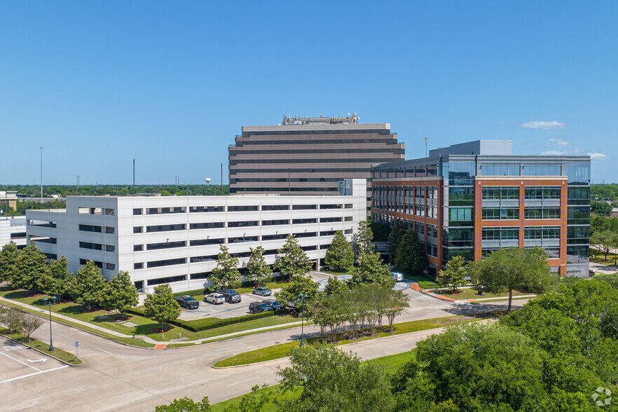 3 Sugar Creek Center Blvd, Sugar Land, TX à louer - Photo du bâtiment - Image 2 de 21