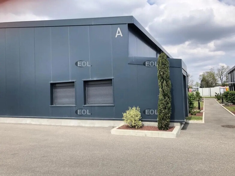 Flex in Vénissieux for lease - Building Photo - Image 2 of 7