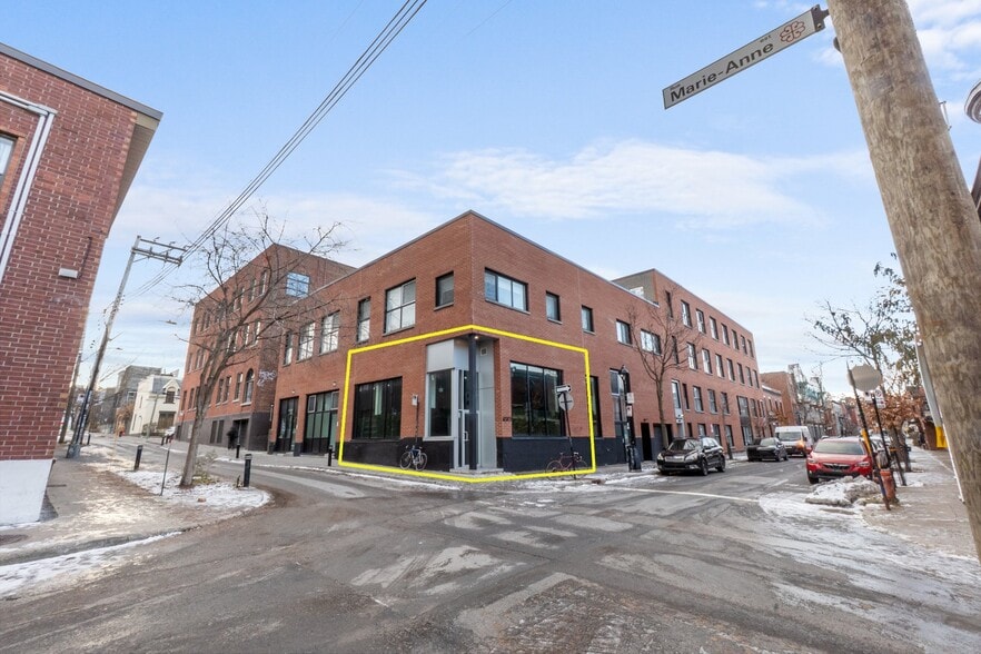 4350 Av De L'hôtel-De-Ville, Montréal, QC à louer - Photo du bâtiment - Image 2 de 2