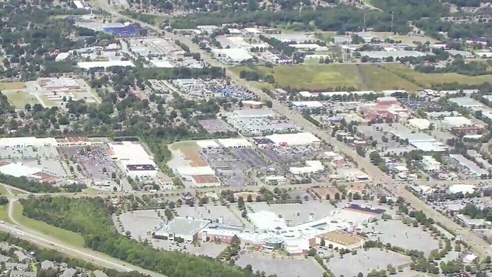 2747-2769 Wolfcreek Pky, Memphis, TN à louer - Vidéo aérienne - Image 2 de 16