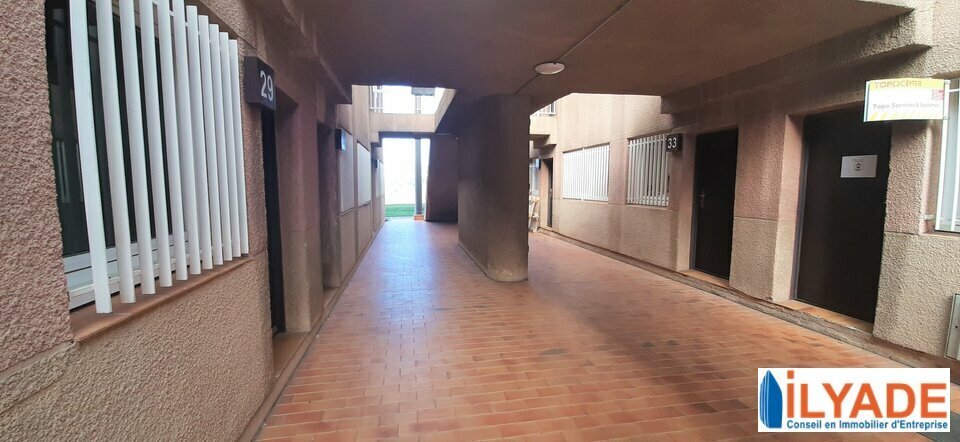 Flex in Vitrolles for lease - Building Photo - Image 3 of 23