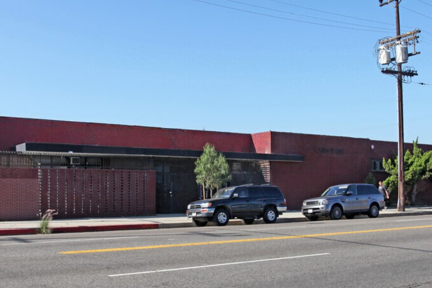 3221 S Hill St, Los Angeles, CA à louer - Photo du bâtiment - Image 2 de 5