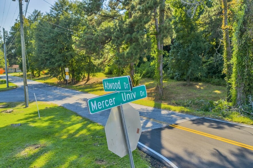3758 Mercer University Dr, Macon-Bibb, GA à vendre - Photo du bâtiment - Image 2 de 10
