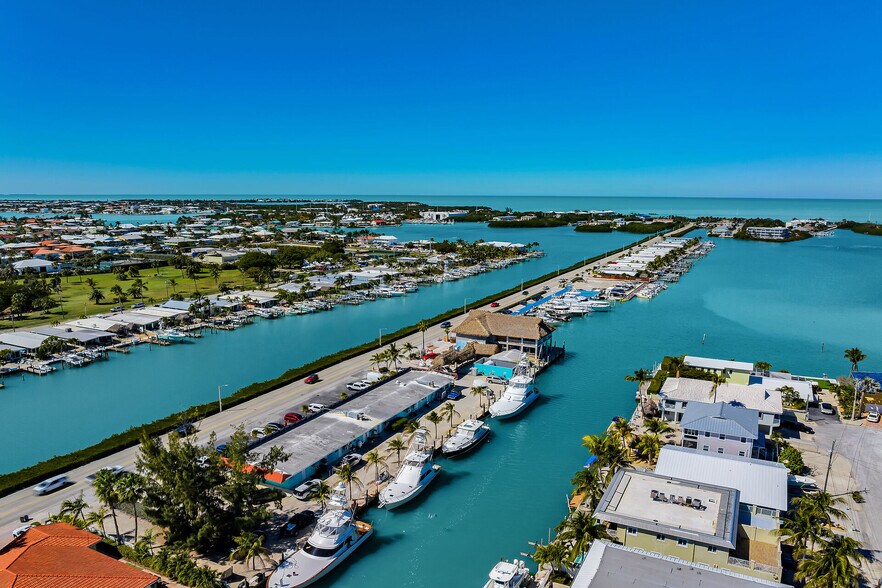 Key Colony Beach Marina, Key Colony Beach, FL à vendre - Photo du bâtiment - Image 3 de 11