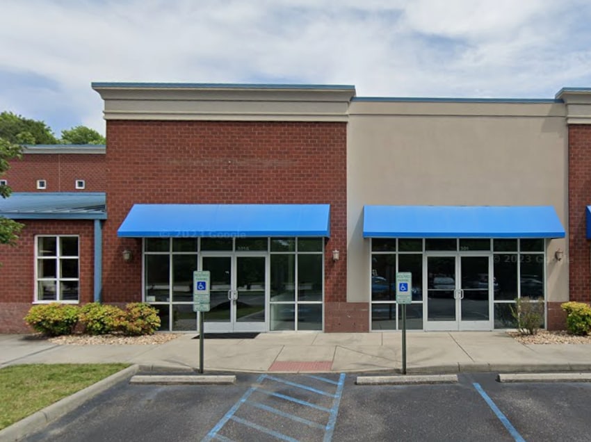301 Village Ave, Yorktown, VA for lease Building Photo- Image 1 of 1