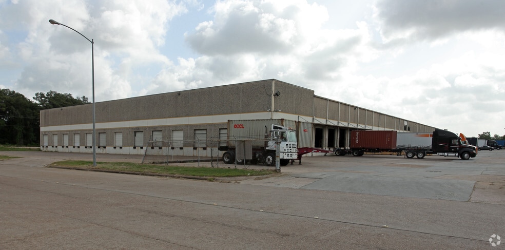 9005 Spikewood Dr, Houston, TX for lease - Building Photo - Image 2 of 4