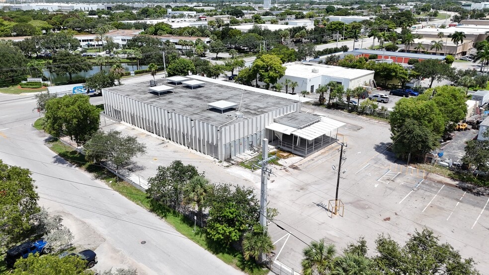 590 SW 12th Ave, Pompano Beach, FL for lease - Building Photo - Image 3 of 30