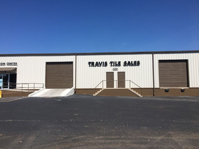 1321 E Tamarack Ave, McAllen, TX for lease - Building Photo - Image 2 of 7