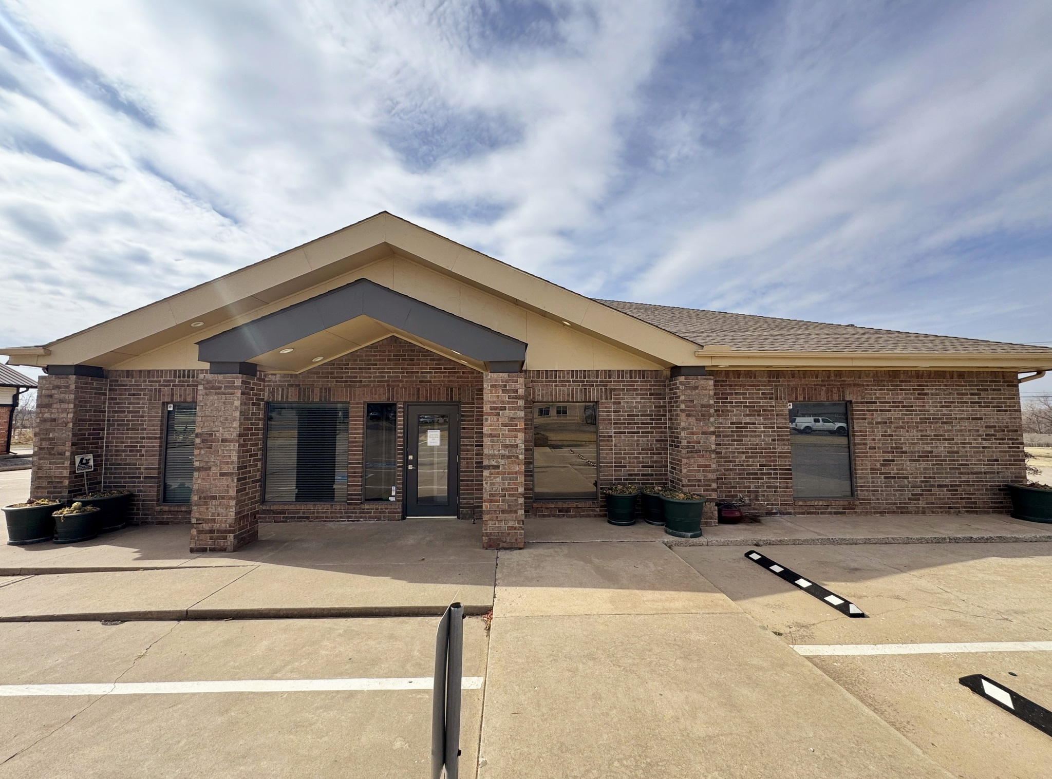 8001 N Macarthur Blvd, Oklahoma City, OK for lease Primary Photo- Image 1 of 6
