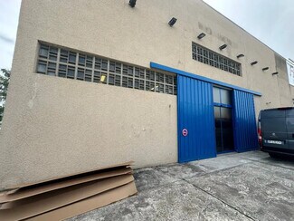 Plus de détails pour Local d'activités à louer