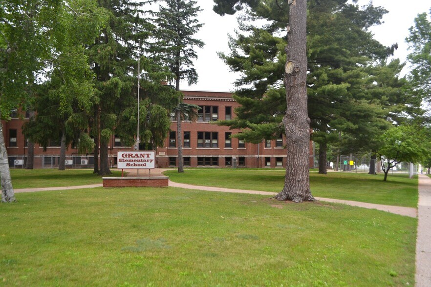 500 N 4th Ave, Wausau, WI à vendre - Photo du bâtiment - Image 2 de 53