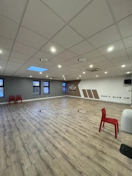 Flex in Champigny-sur-Marne for lease - Interior Photo - Image 3 of 26