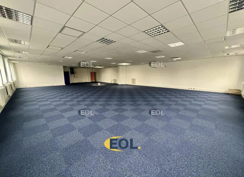 Industrial in Villepinte for sale - Interior Photo - Image 2 of 14