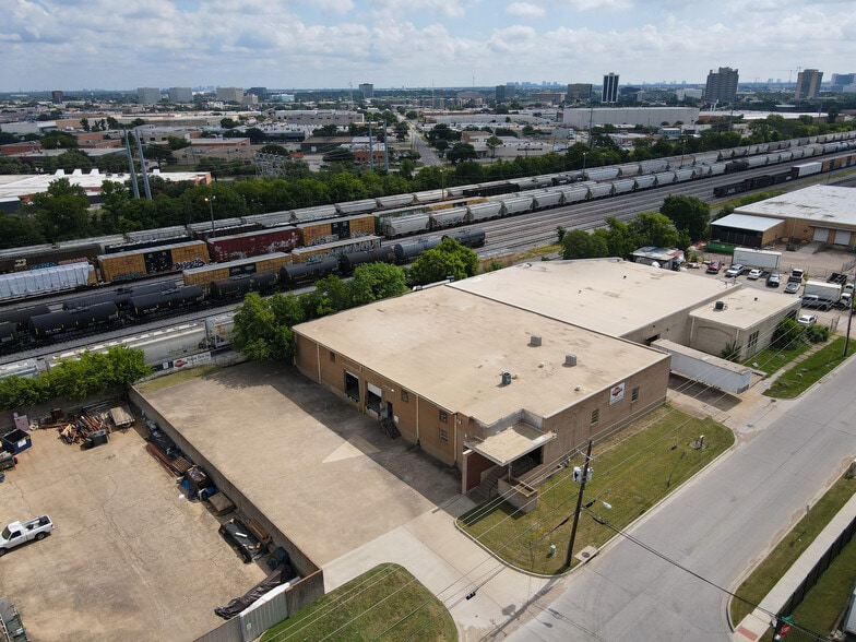 3825 Halifax St, Dallas, TX for sale - Building Photo - Image 2 of 3