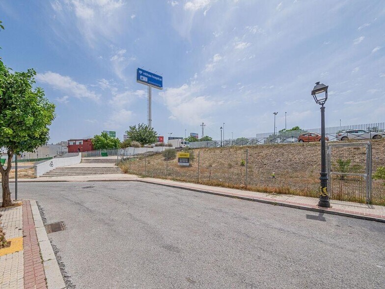Calle Miguel Ángel Asturias, Castilleja de la Cuesta, Sevilla for sale - Building Photo - Image 3 of 8