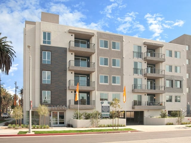 11900 Courtleigh Dr, Los Angeles, CA for sale - Building Photo - Image 3 of 53