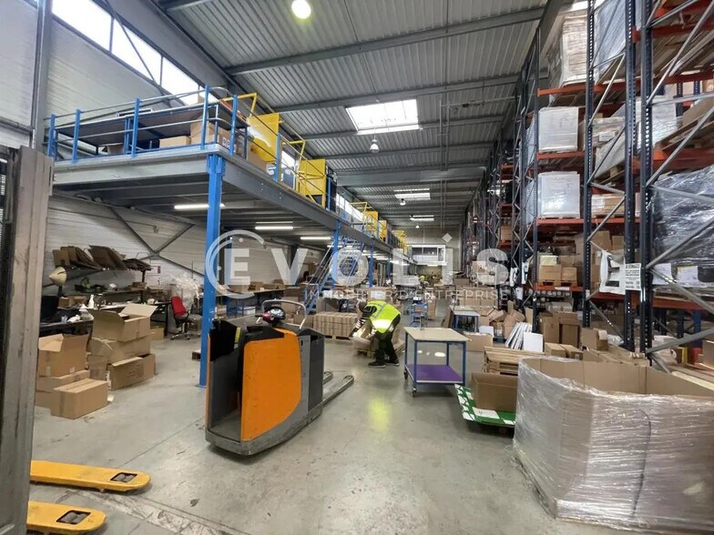 Industrial in Lieusaint for lease - Interior Photo - Image 3 of 10