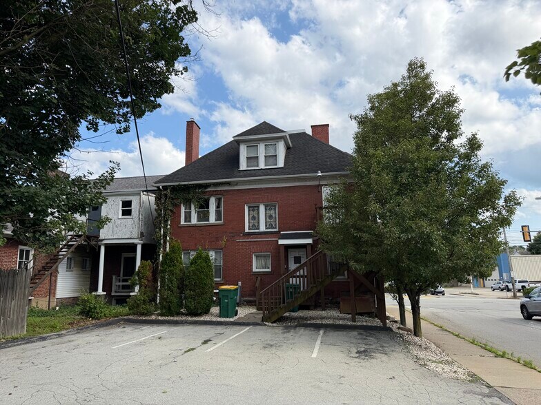 135 W Pittsburgh St, Greensburg, PA à vendre - Photo du bâtiment - Image 2 de 20