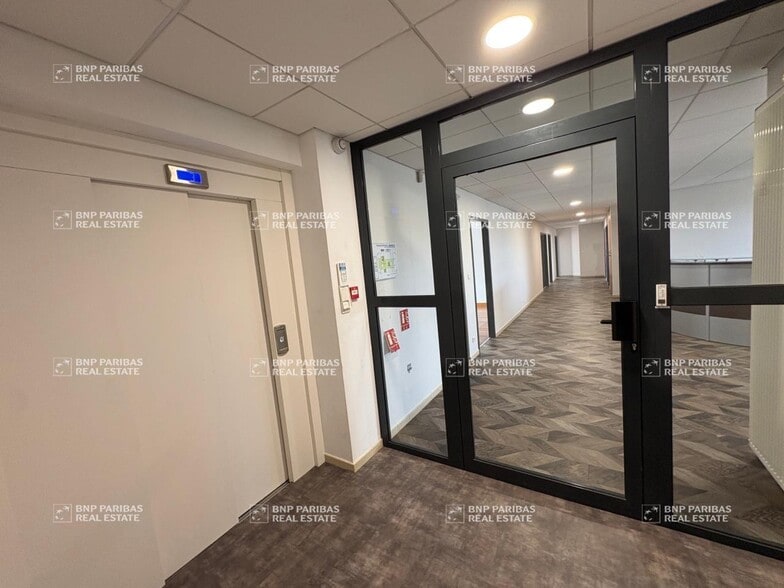 9 Avenue Des Montboucons, Besançon for lease - Interior Photo - Image 3 of 16