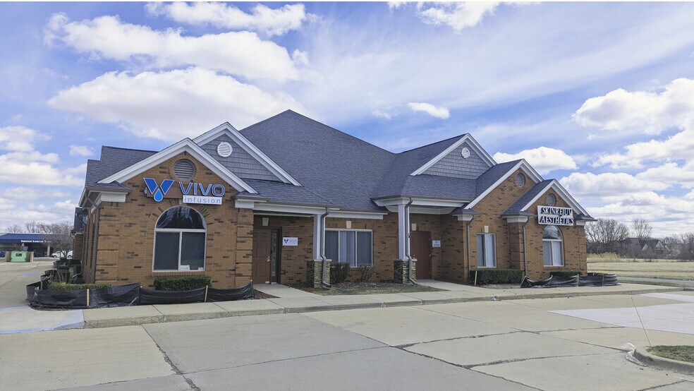 44720 Hayes Rd, Clinton Township, MI à louer - Photo du bâtiment - Image 3 de 4