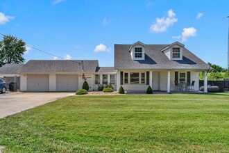 9 Mingo Ln, Lake Saint Louis, MO for lease Interior Photo- Image 1 of 43