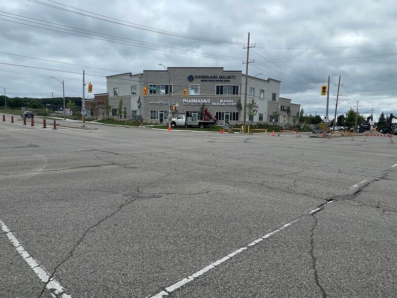 1241 Strasburg Rd, Kitchener, ON à vendre - Photo du bâtiment - Image 2 de 24